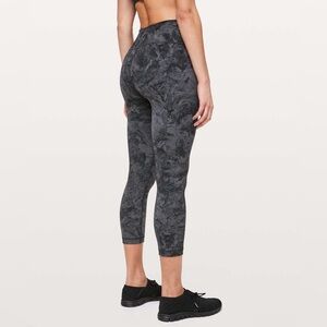 Lululemon Wunder Under Crop 21" in Washed Marble Titanium Deep Coal Size 6